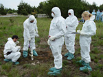 Equipos de respuesta de estados miembros de IAEA se entrenan en situaciones reales de contaminación radioactiva en la zona de exclusión de Chernobil.