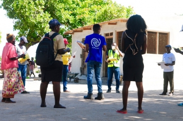 In IOM teams in Mandruzi resettlement site, in Sofala Province, Mozambique,  train site leadership committee on COVID-19 prevention to pass on messages to site residents. 