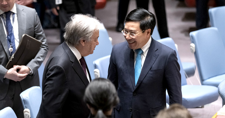 António Guterres, Secretary-General and Phạm Bình Minh, Minister of Foreign Affairs of Viet Nam speak to each other.
