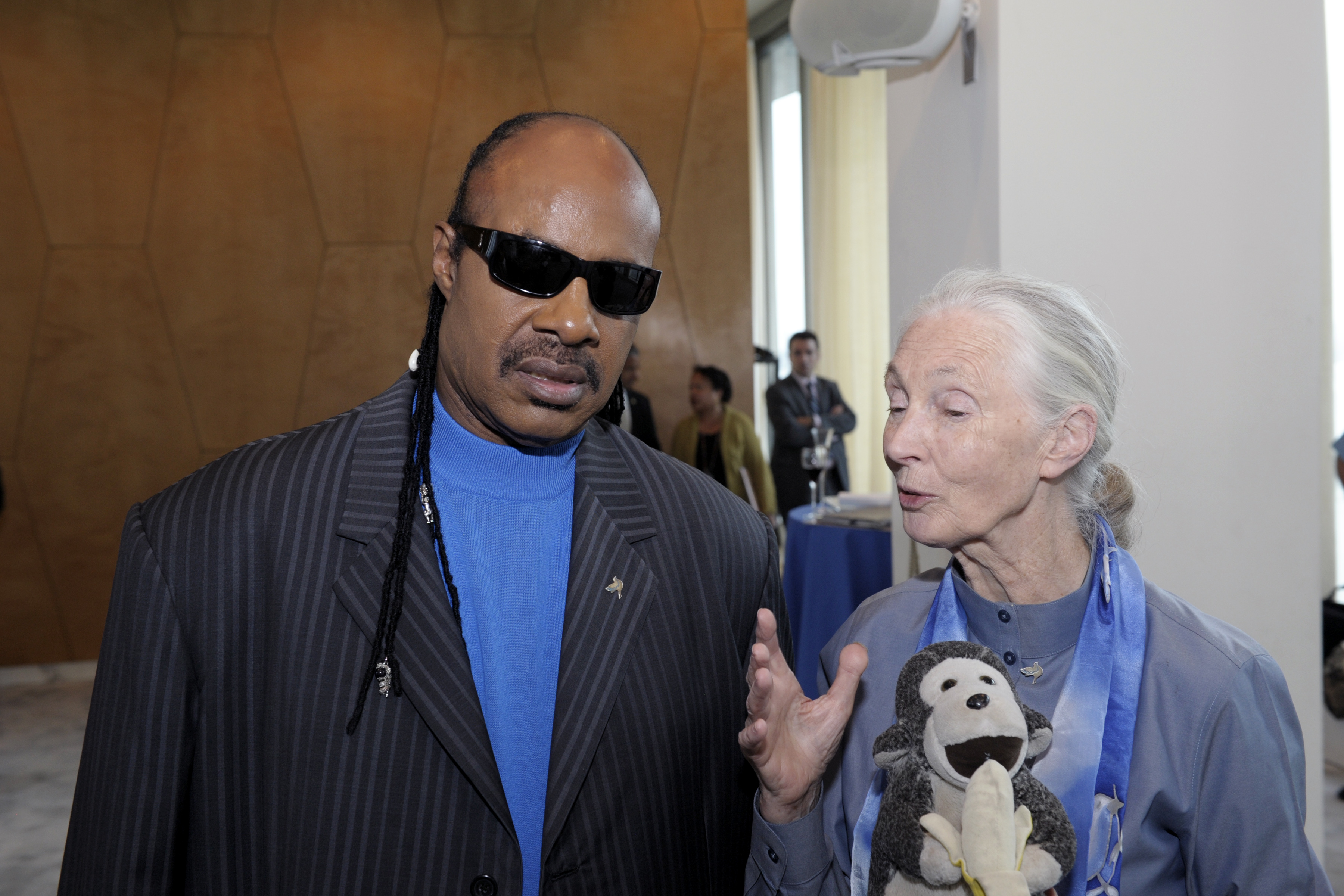 UN Messengers of Peace Stevie Wonder and Jane Goodall, chat at a luncheon hosted by former Secretary-General at UN Headquarters.15 September 2011. United Nations, New York/UN Photo/Eskinder Debebe