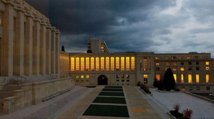 Palacio de las Naciones al atardecer, Ginebra (Suiza). ©Fotografía de las Naciones Unidas/Violaine Martin