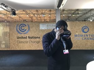 Photo: COP23 participant tries out a virtual reality display.